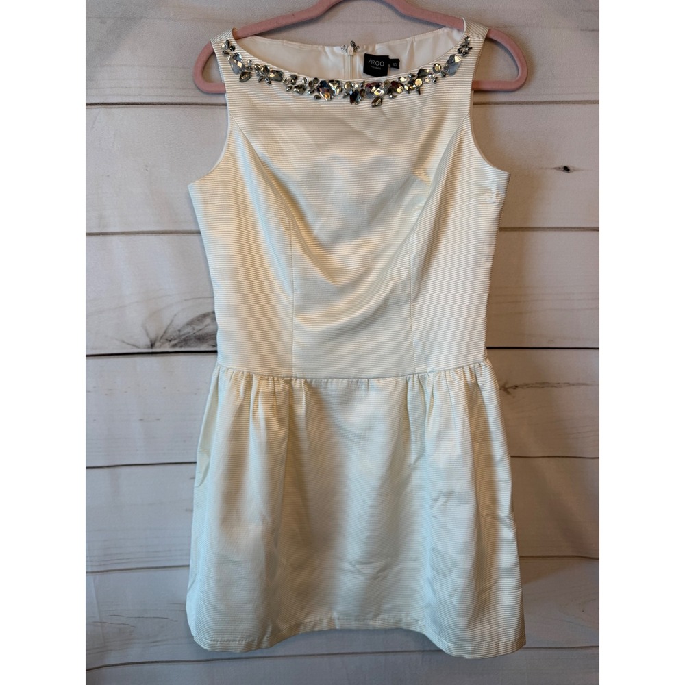iROO Moderato White Textured Embellished Jewel Neck Sleeveless Mini Dress Sz 40